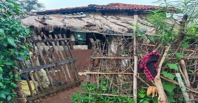  बालोद : तीज मनाने गई भिखारी महिला की झोपड़ी में चोरी, 2.54 लाख रुपये पर हाथ साफ