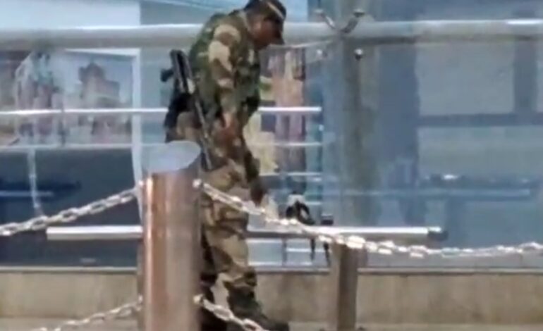 रायपुर एयरपोर्ट पर लावारिस बैग से मचा हड़कंप, CISF और बम डिस्पोजल टीम ने संभाला मोर्चा