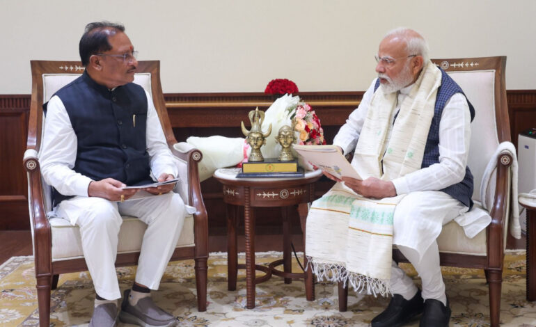  प्रधानमंत्री मोदी से मिले मुख्यमंत्री विष्णुदेव साय, ‘अमृत रजत महोत्सव’ में आमंत्रित किया – विकास योजनाओं पर दी जानकारी