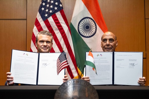  भारत-अमेरिका के बीच 10 साल की ऐतिहासिक रक्षा साझेदारी, पीट हेगसेथ बोले — “ऐसा करार पहले कभी नहीं हुआ”