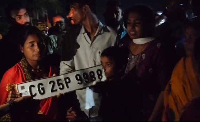  तेज़ रफ्तार कार बना कहर : बेमेतरा में रईसजादे ने पांच को रौंदा, तीन की मौत; गुस्साए लोगों ने घर घेरा