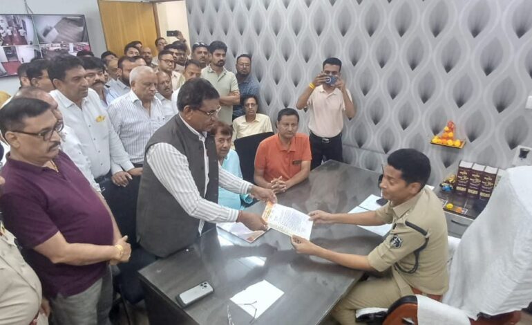  महाराजा अग्रसेन पर विवादित टिप्पणी का विरोध, अग्रवाल समाज ने किया थाने का घेराव — छत्तीसगढ़ क्रांति सेना अध्यक्ष अमित बघेल के खिलाफ FIR दर्ज