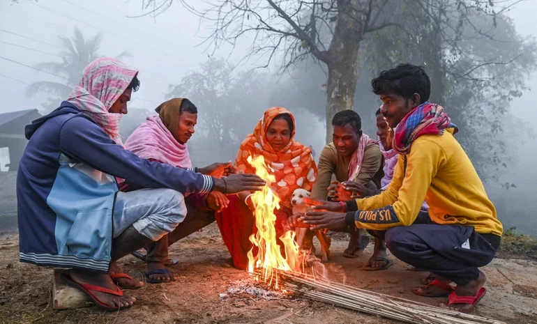  छत्तीसगढ़ में ठंड ने पकड़ी रफ्तार: अंबिकापुर में तापमान 7.6 डिग्री, कई इलाकों में शीतलहर की चेतावनी