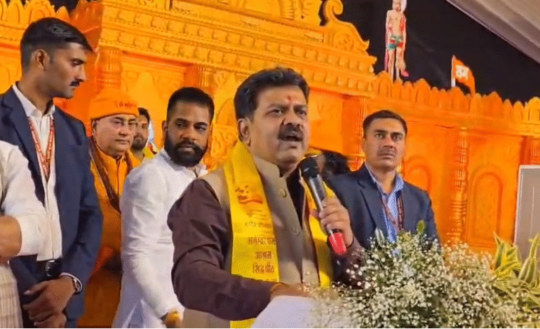  बागेश्वर धाम के मंच से डिप्टी CM विजय शर्मा का तीखा सियासी संदेश, कांग्रेस पर बिना नाम लिए साधा निशाना