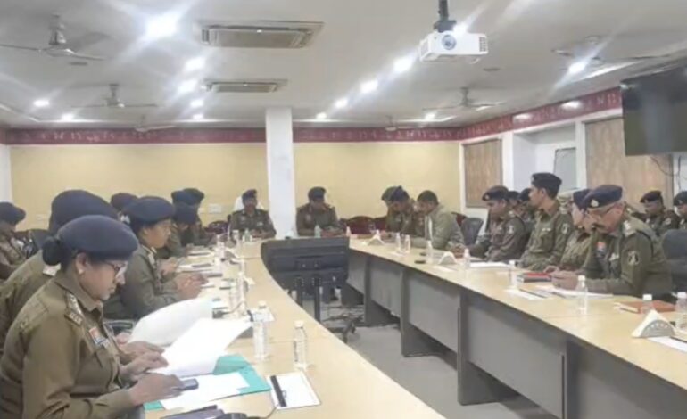  नववर्ष पर सख्त सुरक्षा व्यवस्था: IG–SSP की अहम बैठक, लंबित मामलों पर थाना प्रभारियों को चेतावनी