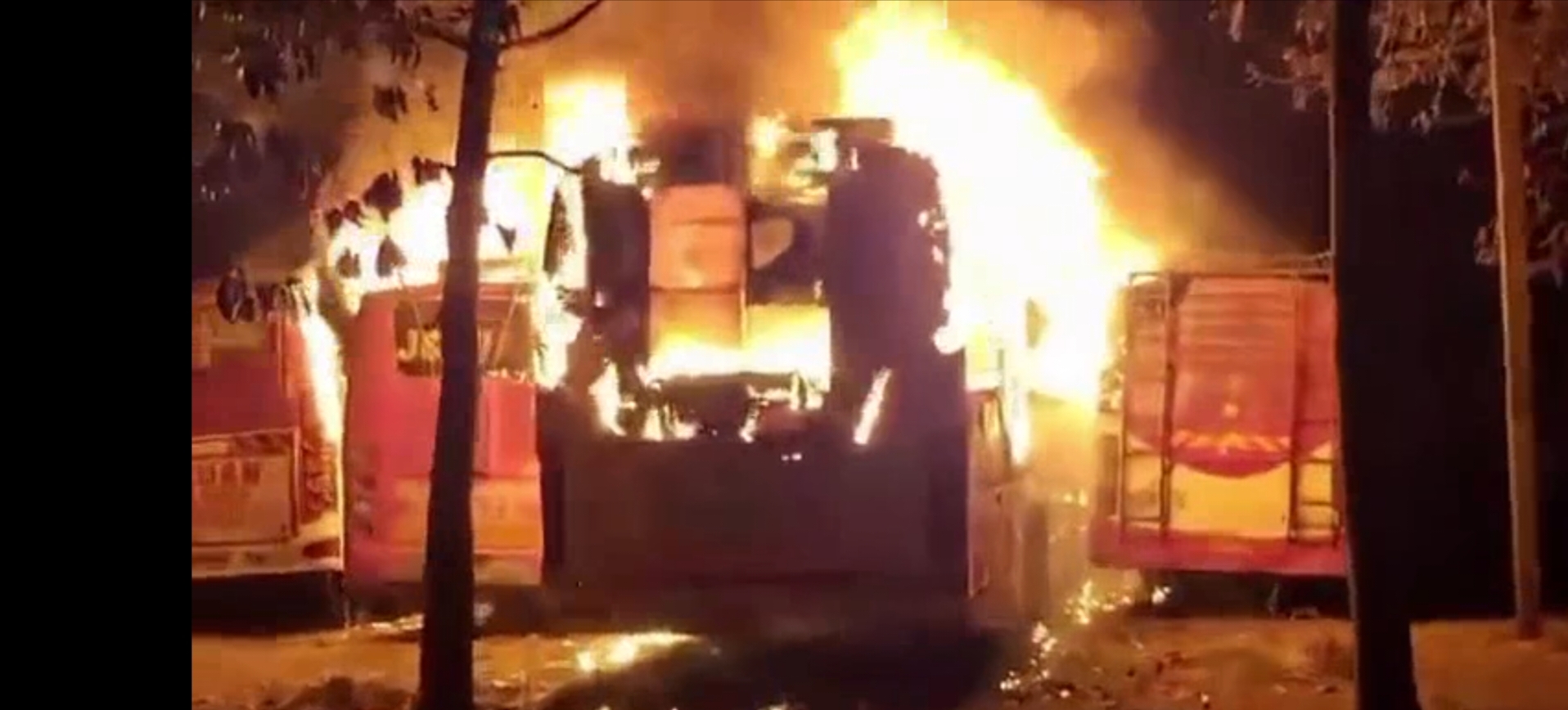 रायपुर ISBT में देर रात आग का तांडव, पार्किंग में खड़ी 5 बसें जलकर तबाह, VIDEO आया सामने