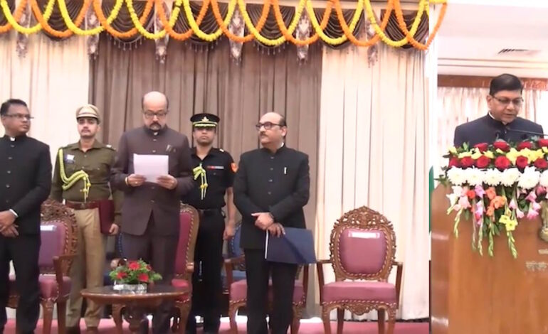 राज्य सूचना आयोग को मिला नया नेतृत्व, राज्यपाल रमेन डेका ने दिलाई मुख्य सूचना आयुक्त व सूचना आयुक्तों को शपथ