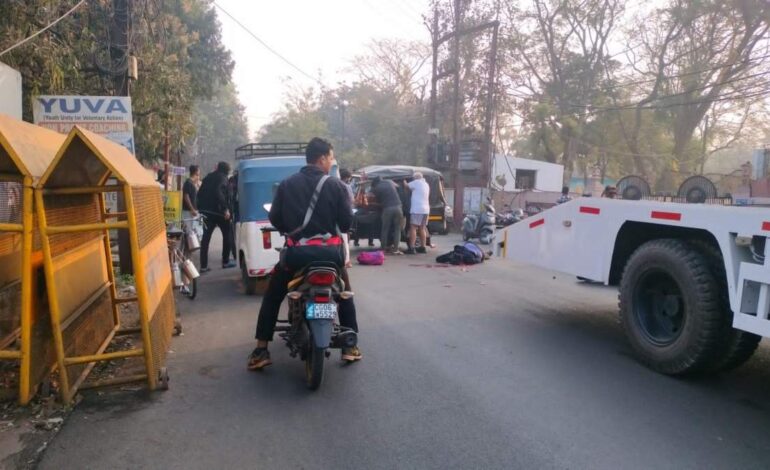  CG Breaking: ट्रैफिक पुलिस की गाड़ी से दर्दनाक हादसा, स्कूल जा रहे दो मासूम चपेट में, एक की मौके पर मौत