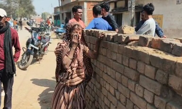  कोरबा में सनसनी: विवाद के बाद यूट्यूबर बेटी ने कि पिता की हत्या, हसिया से गला रेतने का आरोप