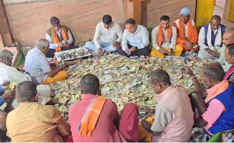  मां दंतेश्वरी के दरबार में खुलीं दान पेटियां: 19 लाख नकद के साथ निकलीं दिल से लिखी चिट्ठियां, नौकरी से लेकर प्रेम तक की मांगी गई मुरादें