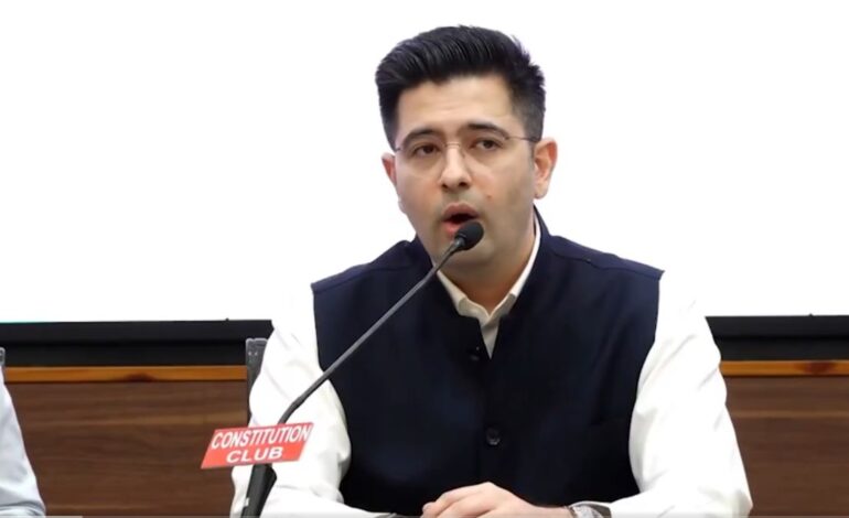 AAP में संभावित टूट का दावा: Raghav Chadha ने पार्टी छोड़ने का किया ऐलान, कई सांसदों के साथ जाने की कही बात