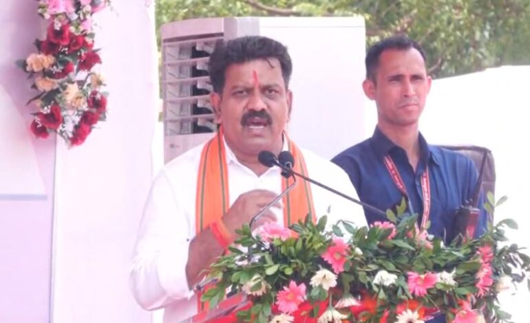 रायपुर को मिली डायल-112 की 54 नई हाईटेक गाड़ियां, डिप्टी सीएम विजय शर्मा ने दिखाई हरी झंडी