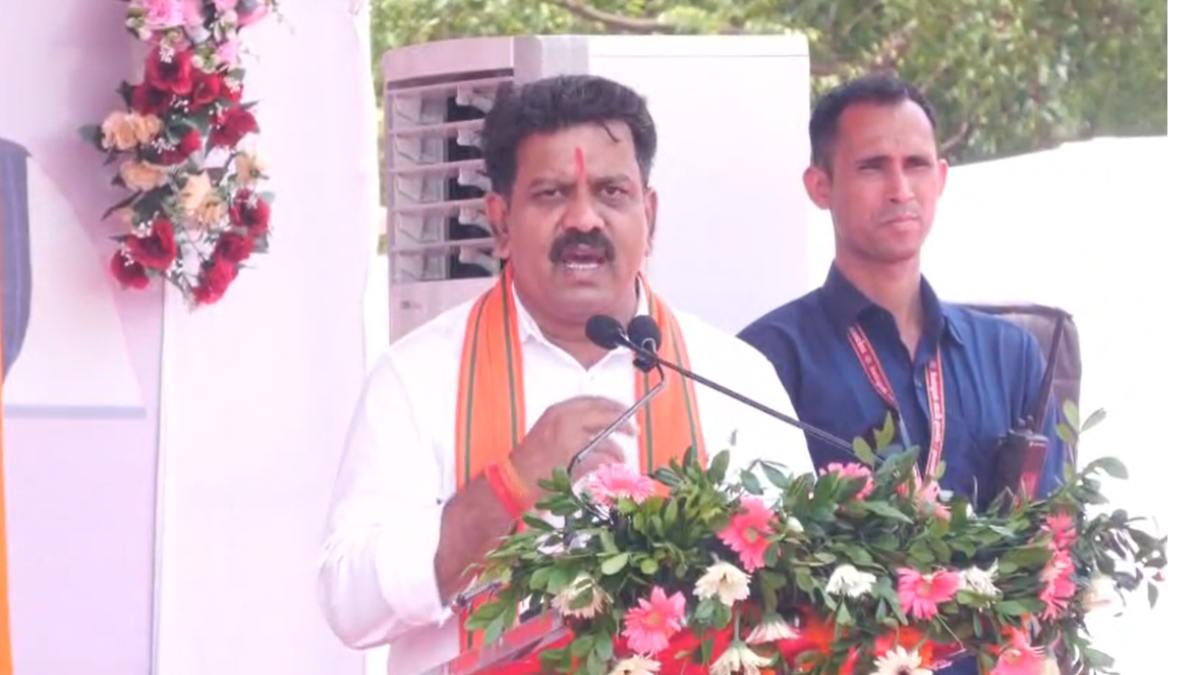 रायपुर को मिली डायल-112 की 54 नई हाईटेक गाड़ियां, डिप्टी सीएम विजय शर्मा ने दिखाई हरी झंडी