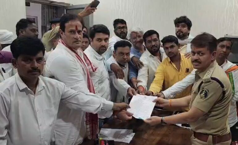 रायपुर में मॉल के अवैध रास्ते पर सियासी बवाल: FIR की मांग को लेकर थाने पहुंचे पूर्व विधायक विकास उपाध्याय