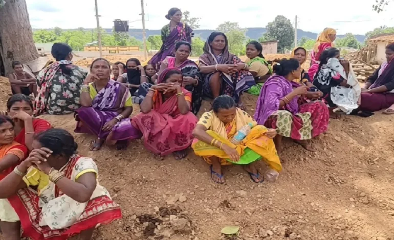 नारायणपुर में धर्मांतरण को लेकर बढ़ा तनाव, 26 परिवार गांव से निकाले गए, खुले आसमान के नीचे गुजार रहे रात