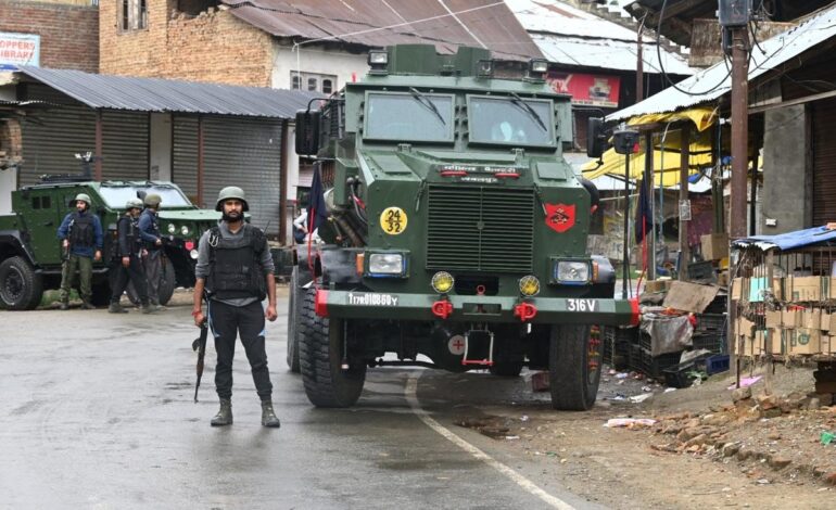 जम्मू-कश्मीर के कुलगाम में आतंकी हमला, छत्तीसगढ़ के एक मजदूर की मौत, दूसरा गंभीर घायल